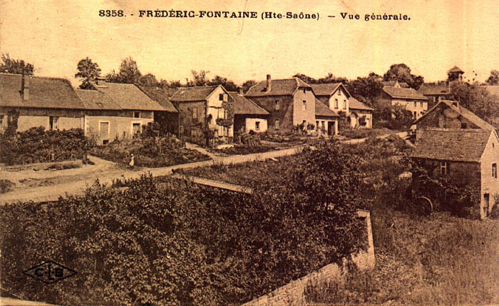 Le Centre du Village - Vue Nord - Début 1900